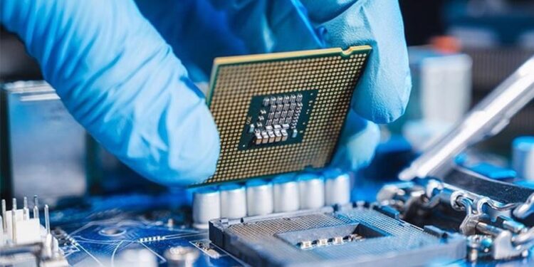 Hoàn thiện hành lang pháp lý cho công nghiệp công nghệ số, phát triển bán dẫn