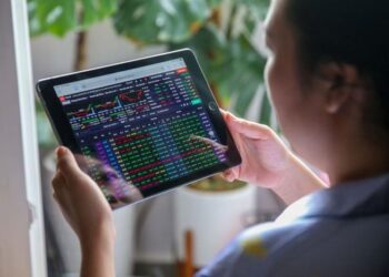 Chọn cổ phiếu chờ sóng cuối năm