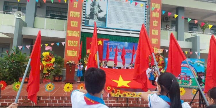 Bệnh viện Răng Hàm Mặt Sài Gòn trao học bổng cho học sinh nghèo hiếu học tại huyện Tân Phú (Đồng Nai)