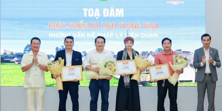 Tạp chí Doanh nghiệp và Trang trại Việt Nam phối hợp Trung tâm tư vấn pháp luật Minh Sơn tổ chức toạ đàm “Phát triển du lịch trang trại – Những vấn đề pháp lý liên quan”
