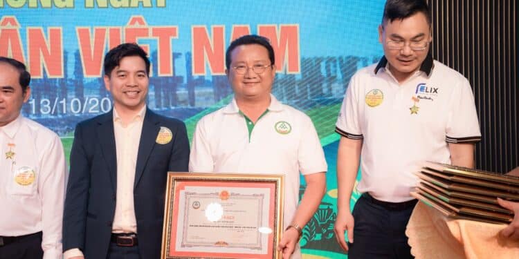 Ông Hồ Minh Sơn được Hiệp hội  VFAEA tôn vinh góp phần xây dựng, phát triển “Nông nghiệp – nông dân – nông thôn” năm 2024