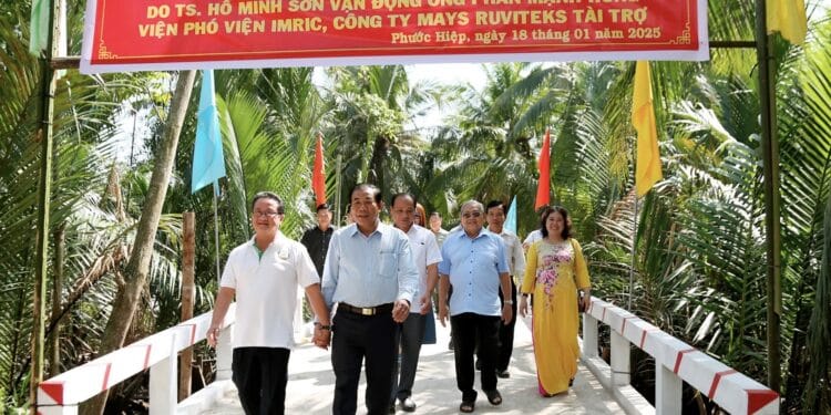 Khánh thành, đưa vào sử dụng cầu dân sinh tại xã Phước Hiệp (Mỏ Cày Nam, Bến Tre), trao quà cho người dân ngay trước thềm năm mới Ất Tỵ 2025