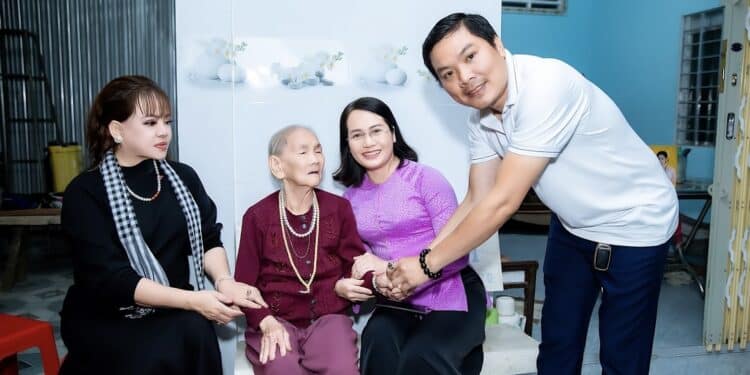 Bến Tre: Thăm và chúc tết Mẹ Việt Nam anh hùng nhân dịp Tết Nguyên đán xuân Ất Tỵ 2025