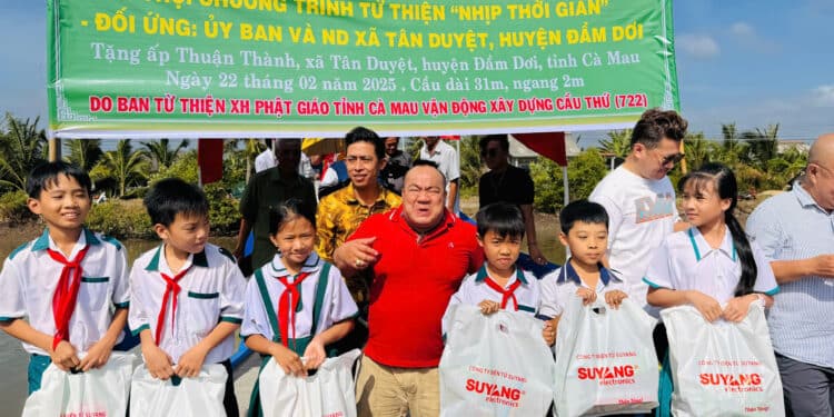 Khánh thành, đưa vào sử dụng 2 cầu dân sinh “Nhịp Thời Gian” tại xã Tân Thuận và Tân Duyệt (huyện Đầm Dơi, tỉnh Cà Mau)