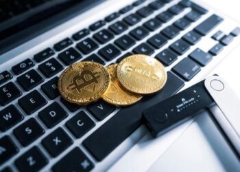 Tiền mất tật mang: 8 cạm bẫy tiền điện tử bạn phải biết!