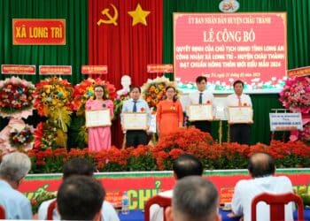 Lễ công bố xã Long Trì đạt chuẩn nông thôn mới kiểu mẫu