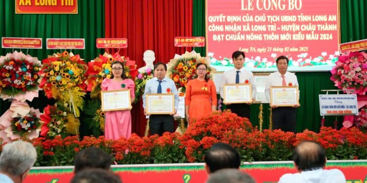 Lễ công bố xã Long Trì đạt chuẩn nông thôn mới kiểu mẫu