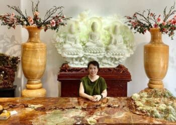 NGƯỜI PHỤ NỮ HÀ THÀNH VỚI NIỀM ĐAM MÊ ĐÁ