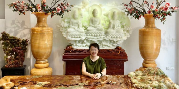 NGƯỜI PHỤ NỮ HÀ THÀNH VỚI NIỀM ĐAM MÊ ĐÁ