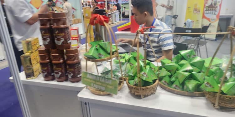 Bình Định đưa đặc sản đất võ đến với Hội chợ Hàng Việt Nam tiêu biểu xuất khẩu 2025