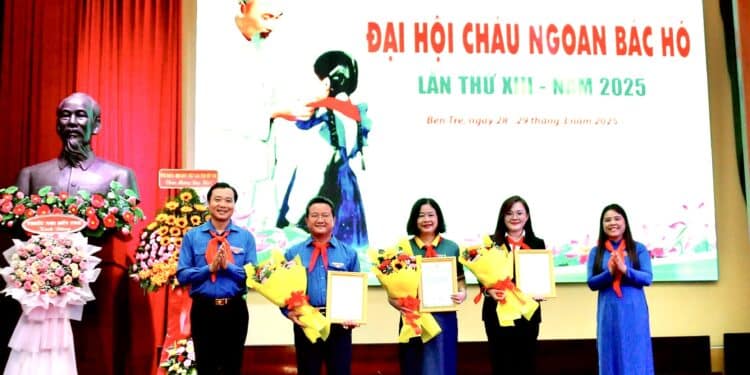 TS. Hồ Minh Sơn vinh dự tiếp tục nhận bằng khen của Chủ tịch UBND Bến Tre năm 2025