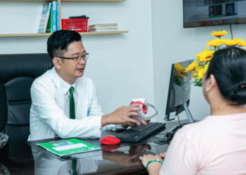 ThS.BS Nguyễn Quang Tiến – CEO Bệnh viện Răng Hàm Mặt Sài Gòn hướng dẫn cách xử lý khi lợi bị thâm đen