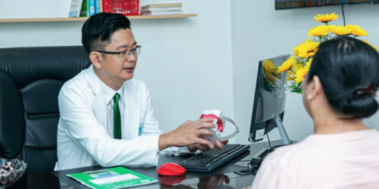 ThS.BS Nguyễn Quang Tiến – CEO Bệnh viện Răng Hàm Mặt Sài Gòn hướng dẫn cách xử lý khi lợi bị thâm đen