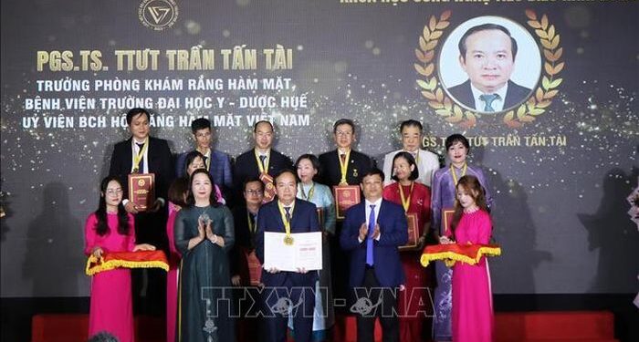 Tôn vinh 15 trí thức khoa học và công nghệ tiêu biểu