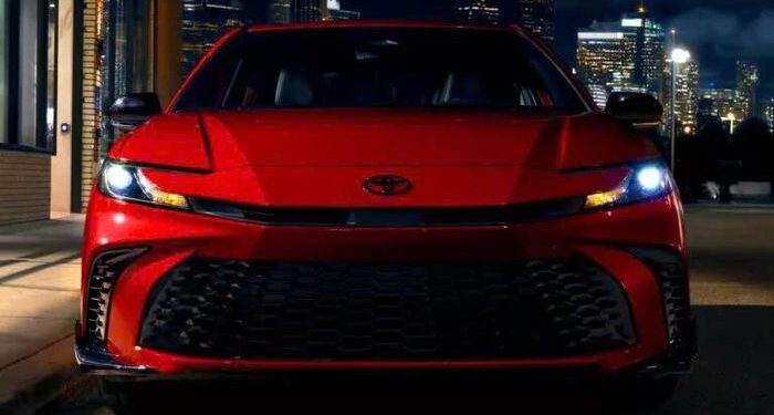 Toyota Camry 2026 ra mắt phiên bản Nightshade đậm chất thể thao