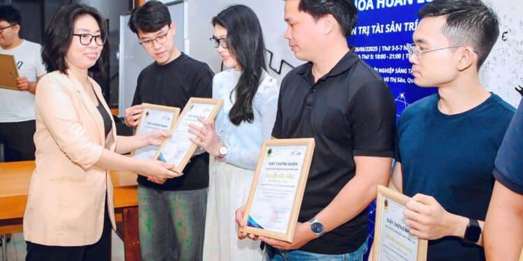 TS. Hồ Minh Sơn tham luận vấn đề pháp lý đặt ra trong việc phát triển và ứng dụng trí tuệ nhân tạo (AI)