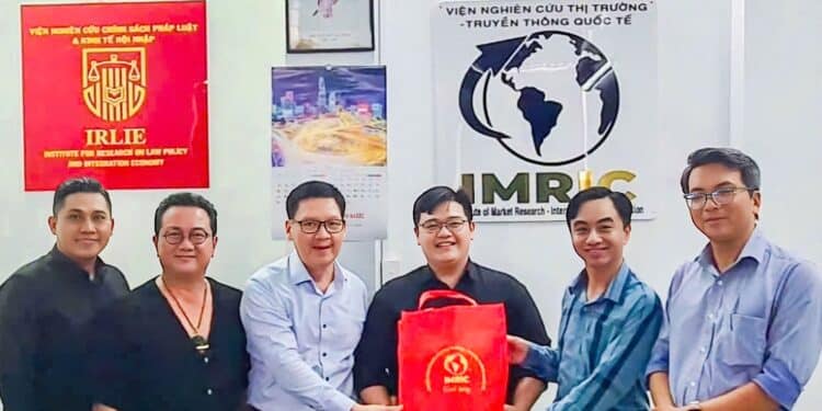 Tiếp và làm việc về đào tạo, bồi dưỡng khoa học, hợp tác nghiên cứu với Học viện kỹ năng VTALK