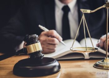 TS. Hồ Minh Sơn yếu tố pháp lý của kẻ thủ ác vụ án giết người liên quan đến việc thăm con sau ly hôn và chủ shop online né đóng thuế sẽ đối diện mức phạt nào?