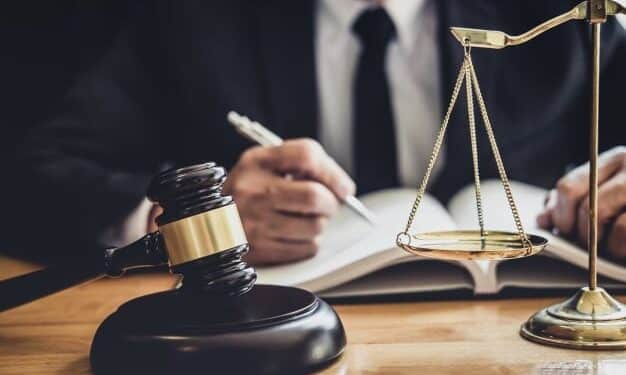 TS. Hồ Minh Sơn yếu tố pháp lý của kẻ thủ ác vụ án giết người liên quan đến việc thăm con sau ly hôn và chủ shop online né đóng thuế sẽ đối diện mức phạt nào?