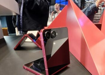 Samsung ra mắt ba mẫu điện thoại gập mới