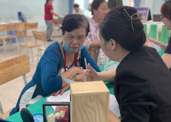 Thăm khám Răng Hàm Mặt và tặng quà cho các đối tượng chính sách nhân dịp 27/7