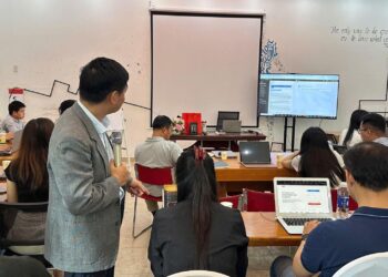 Tiến sĩ Nguyễn Bá Hải tận hình đào tạo hơn 50 Startup thiết kế hệ thống CRM bằng AI tại Startup MasterTrack