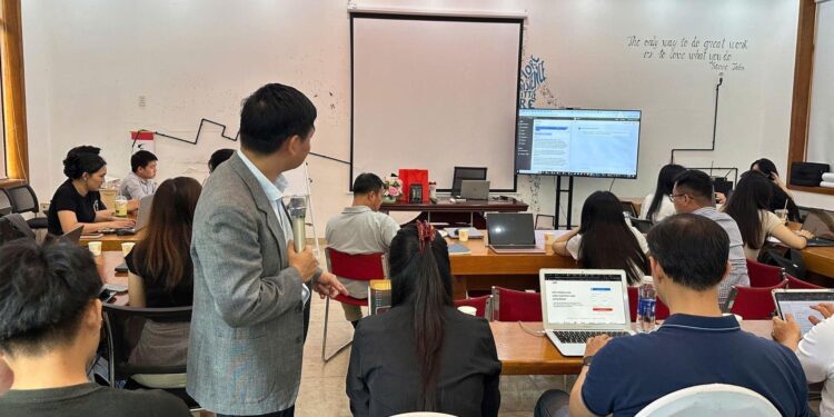 Tiến sĩ Nguyễn Bá Hải tận hình đào tạo hơn 50 Startup thiết kế hệ thống CRM bằng AI tại Startup MasterTrack