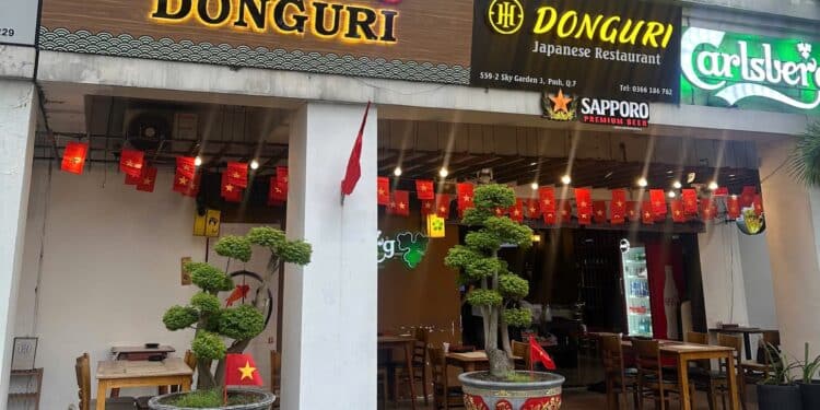 Chuỗi Nhà hàng Donguri Japanese gắn cờ đỏ sao vàng hút khách dịp Quốc khánh 2.9