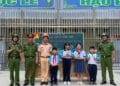 Trạm CSGT Đa Phước phối hợp công an phường Tân Mỹ (sau sáp nhập) tuyên truyền an toàn giao thông học đường tại trường tiểu học Phạm Hữu Lầu