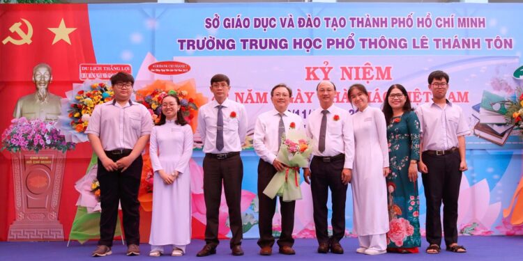 TRƯỜNG THPT LÊ THÁNH TÔN LONG TRỌNG KỶ NIỆM NGÀY NHÀ GIÁO VIỆT NAM 20/11 VÀ 50 NĂM GIÁO DỤC THÀNH PHỐ HỒ CHÍ MINH