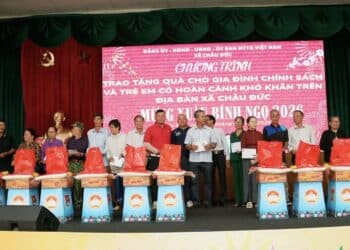 Hiệp hội Nghiên cứu, Tư vấn về Chính sách, pháp luật cho hoạt động đầu tư tại Việt Nam mang Tết ấm áp đến người dân xã Châu Đức (TP.HCM)