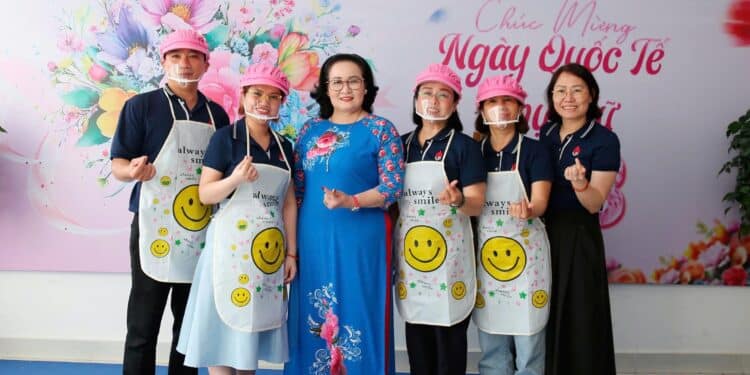 Cán bộ, giảng viên Trường Đại học Hùng Vương TP.HCM hào hứng với Hội thi nấu ăn và văn nghệ